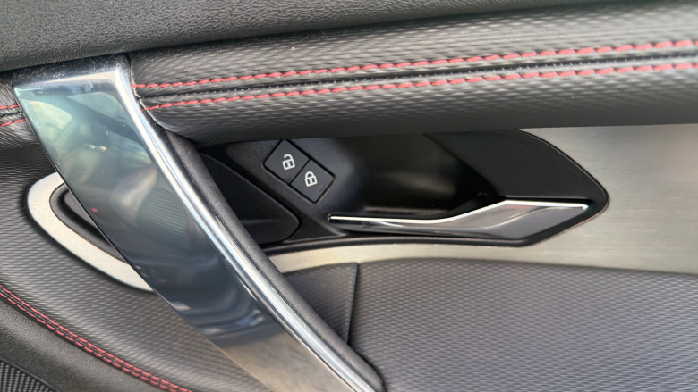 Land Rover Discovery Sport 1.5 P300e R-Dynamic SE 5dr Auto [5 Seat] Station Wagon